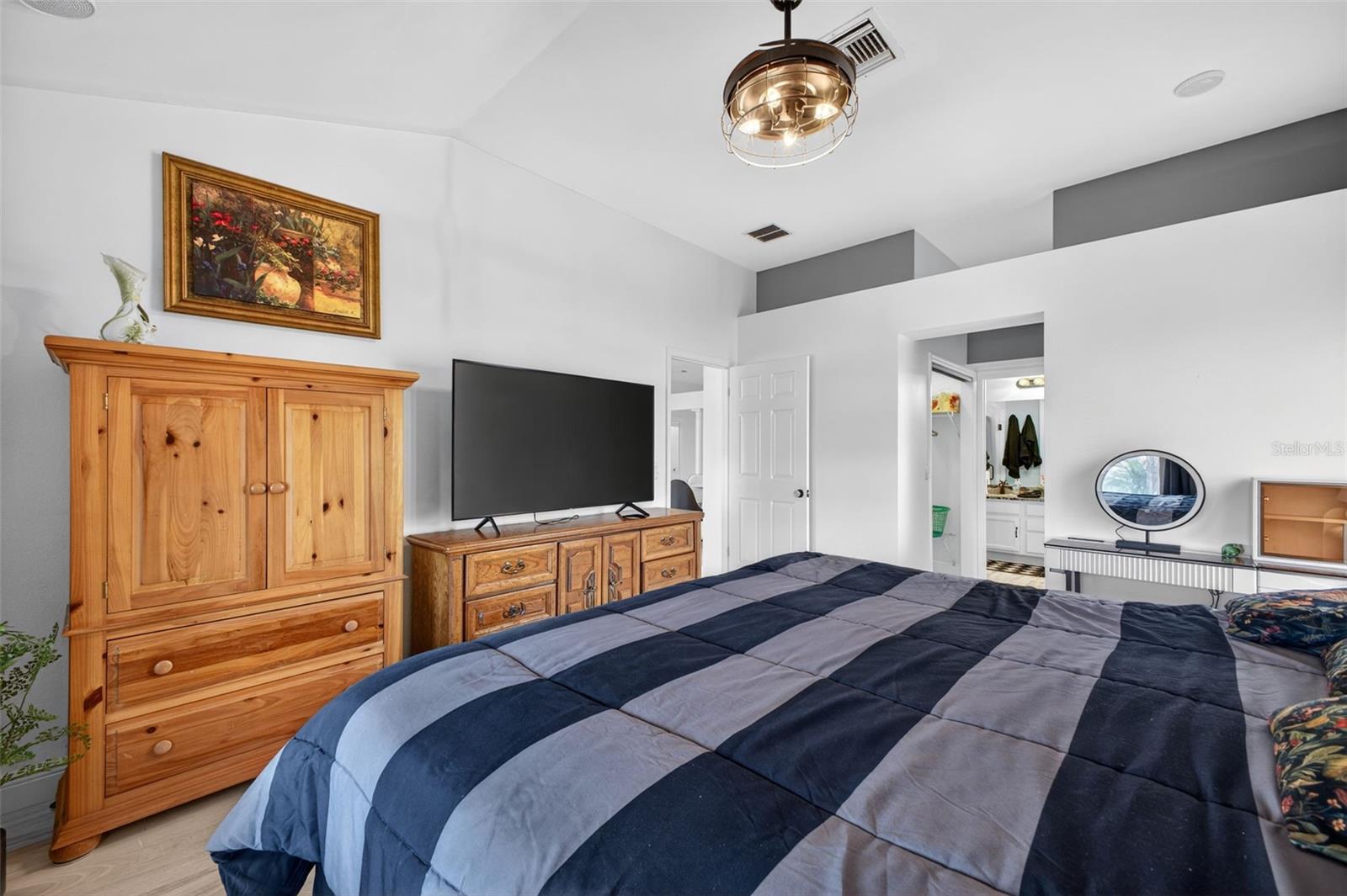 Image 25 of 37 For 411 Del Mar Drive