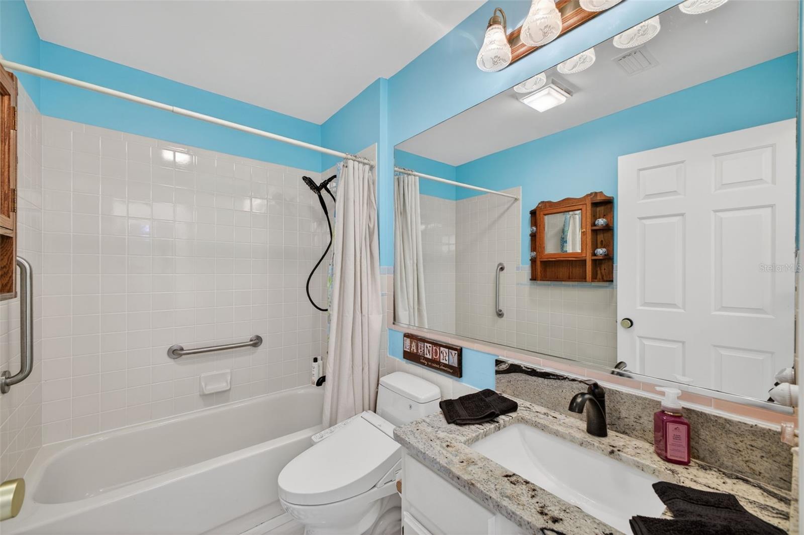 Image 27 of 37 For 411 Del Mar Drive