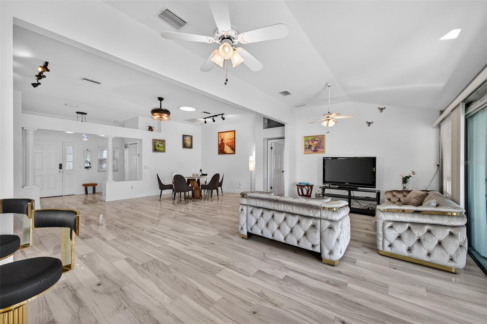 Image 5 of 37 For 411 Del Mar Drive