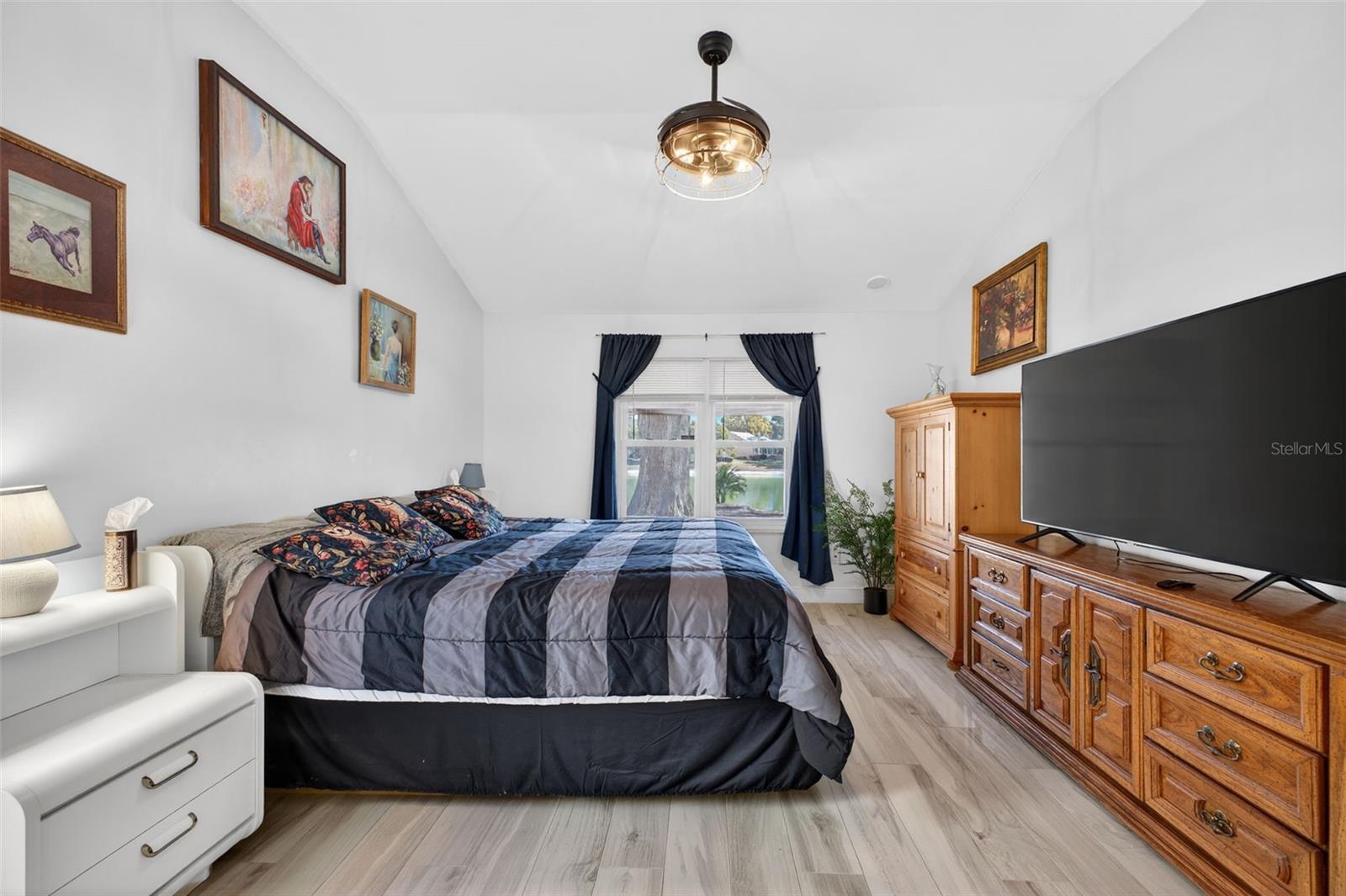 Image 6 of 37 For 411 Del Mar Drive