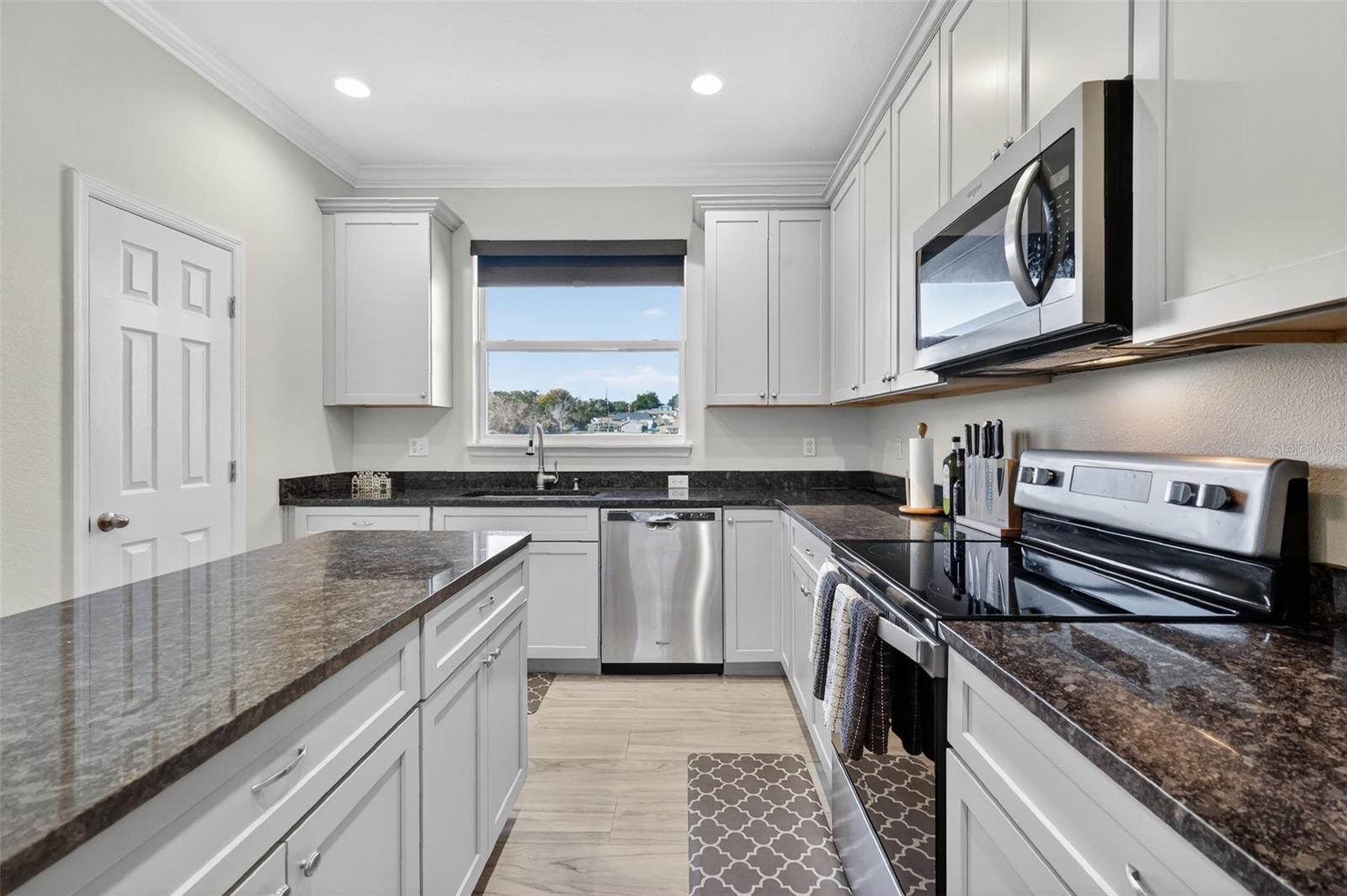 Image 10 of 36 For 17631 Doris Street