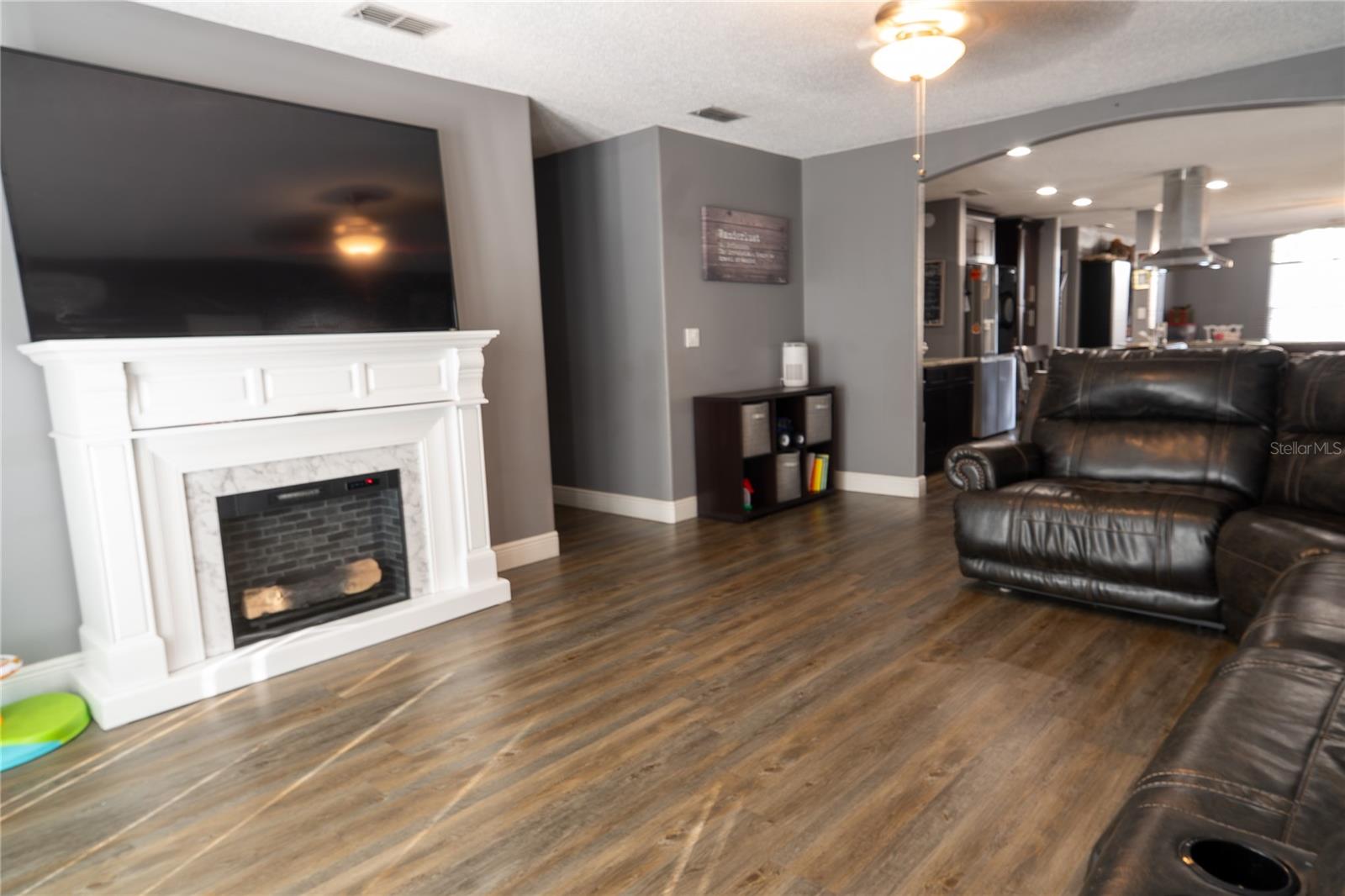 Image 11 of 34 For 1038 Singleton Circle