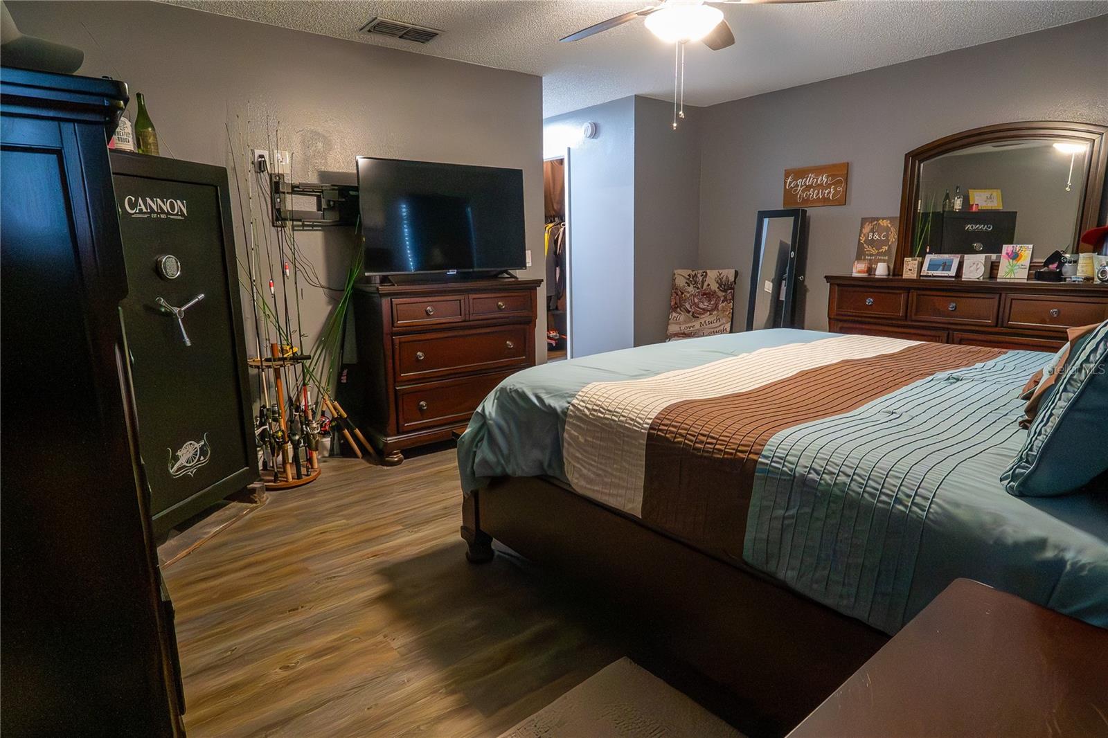 Image 14 of 34 For 1038 Singleton Circle