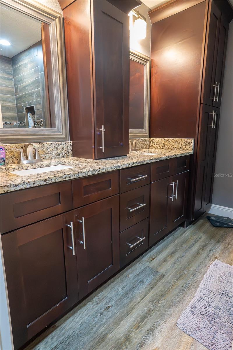 Image 19 of 34 For 1038 Singleton Circle