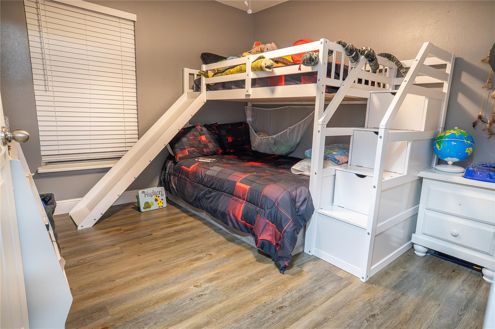 Image 28 of 34 For 1038 Singleton Circle