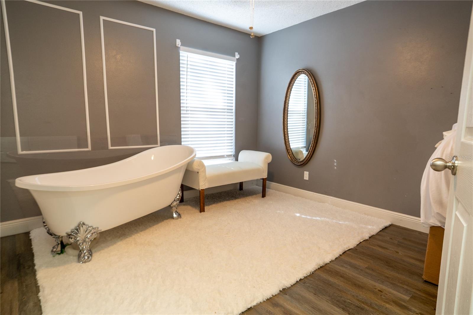 Image 30 of 34 For 1038 Singleton Circle