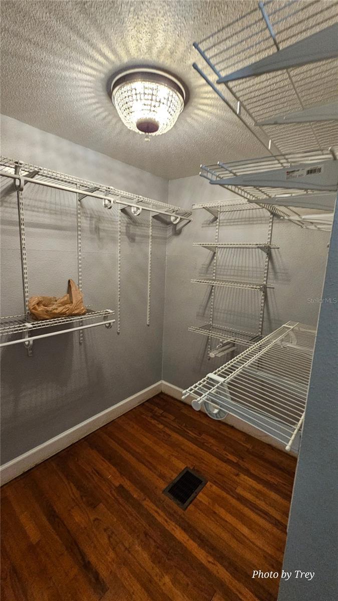 Image 12 of 21 For 810 Lakeshore Drive