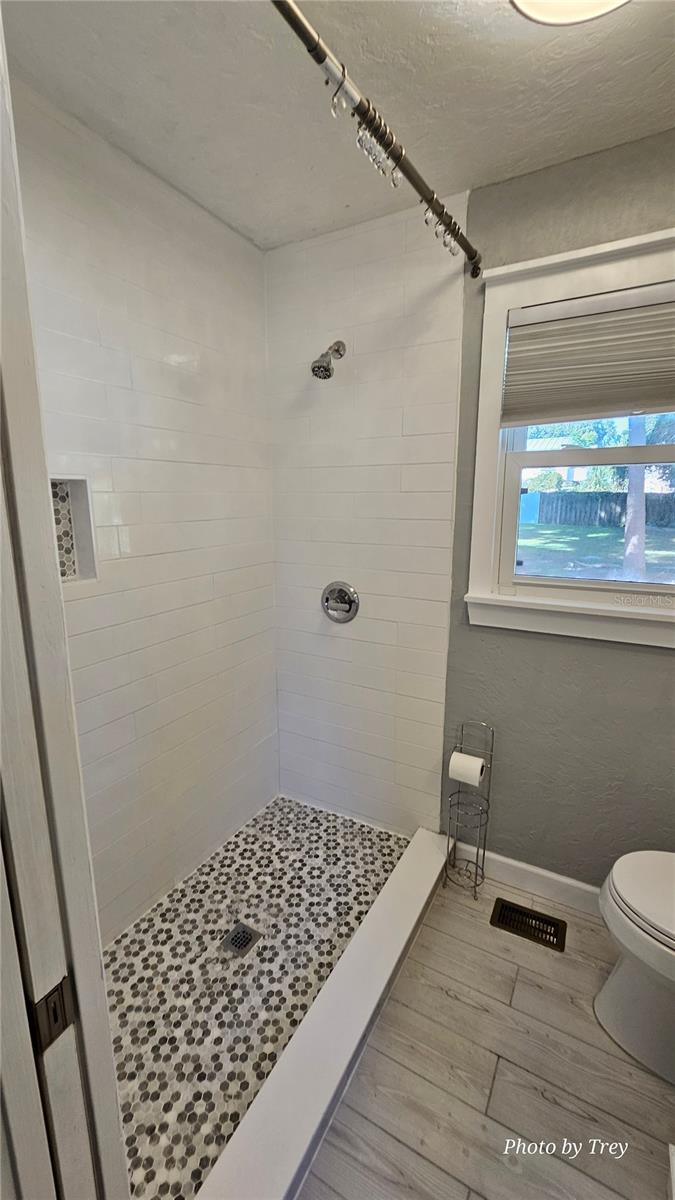 Image 14 of 21 For 810 Lakeshore Drive