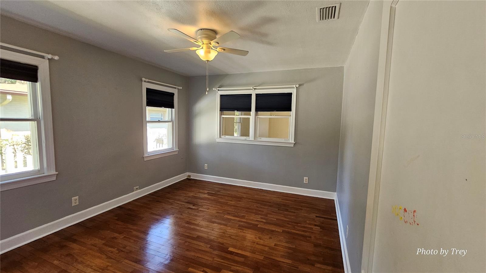 Image 16 of 21 For 810 Lakeshore Drive