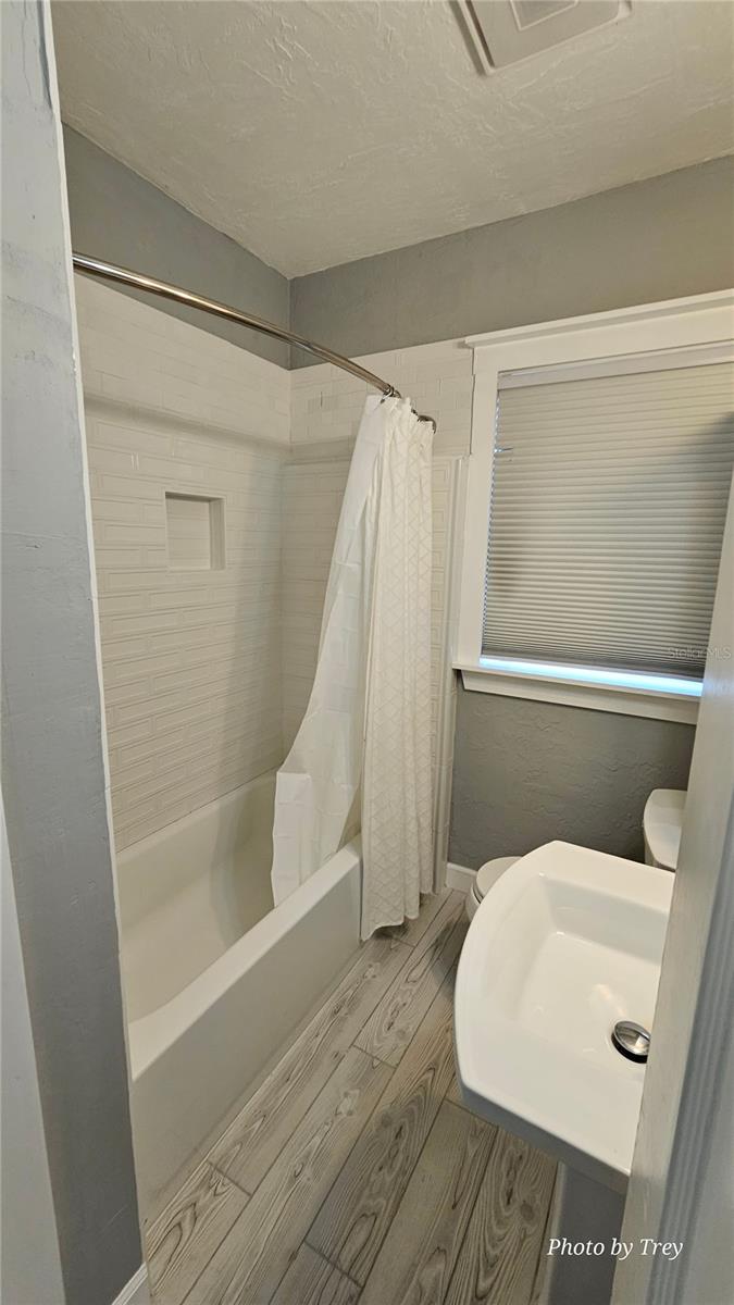 Image 19 of 21 For 810 Lakeshore Drive