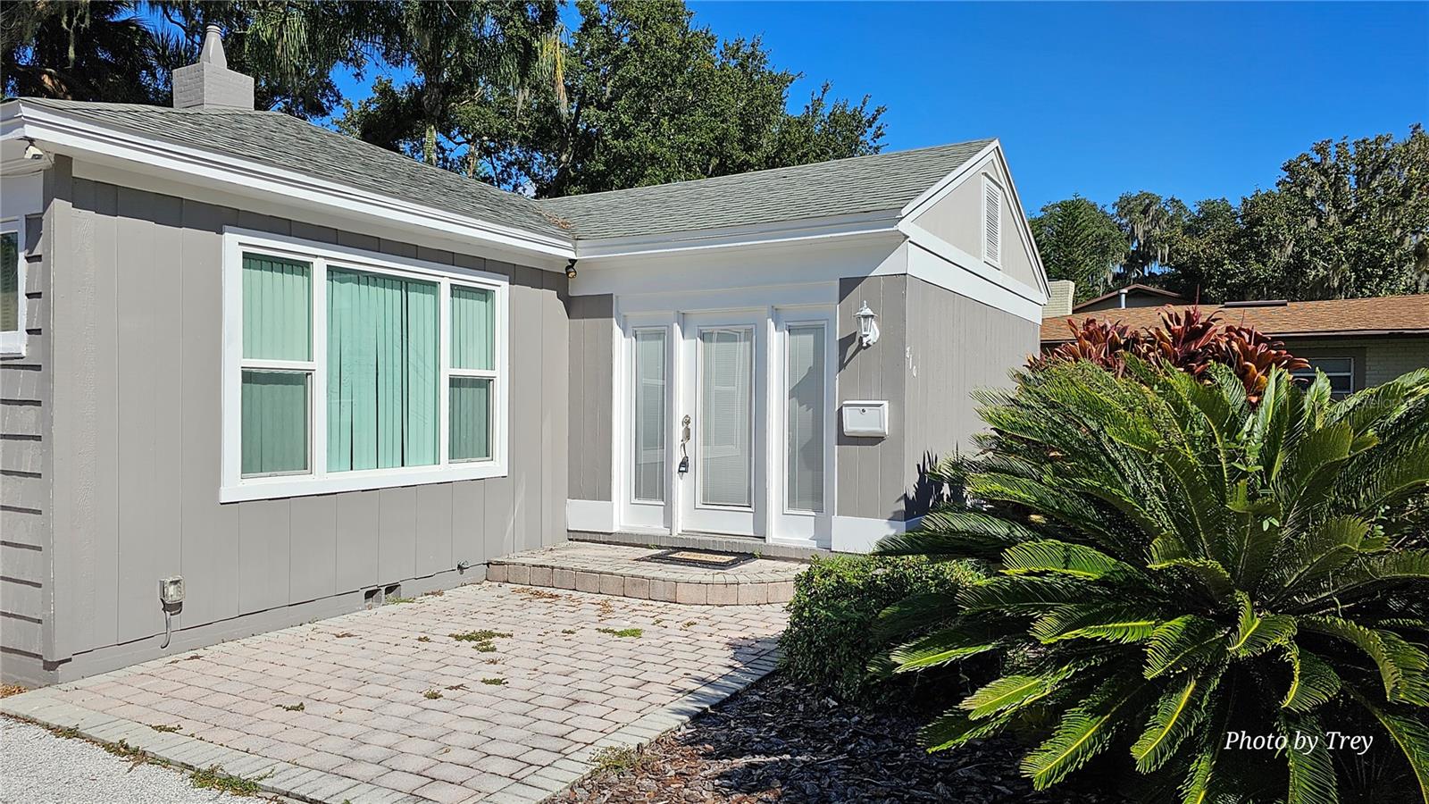 Image 2 of 21 For 810 Lakeshore Drive