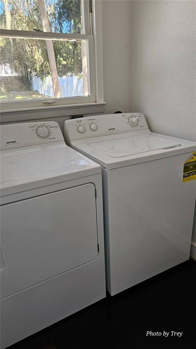 Image 20 of 21 For 810 Lakeshore Drive