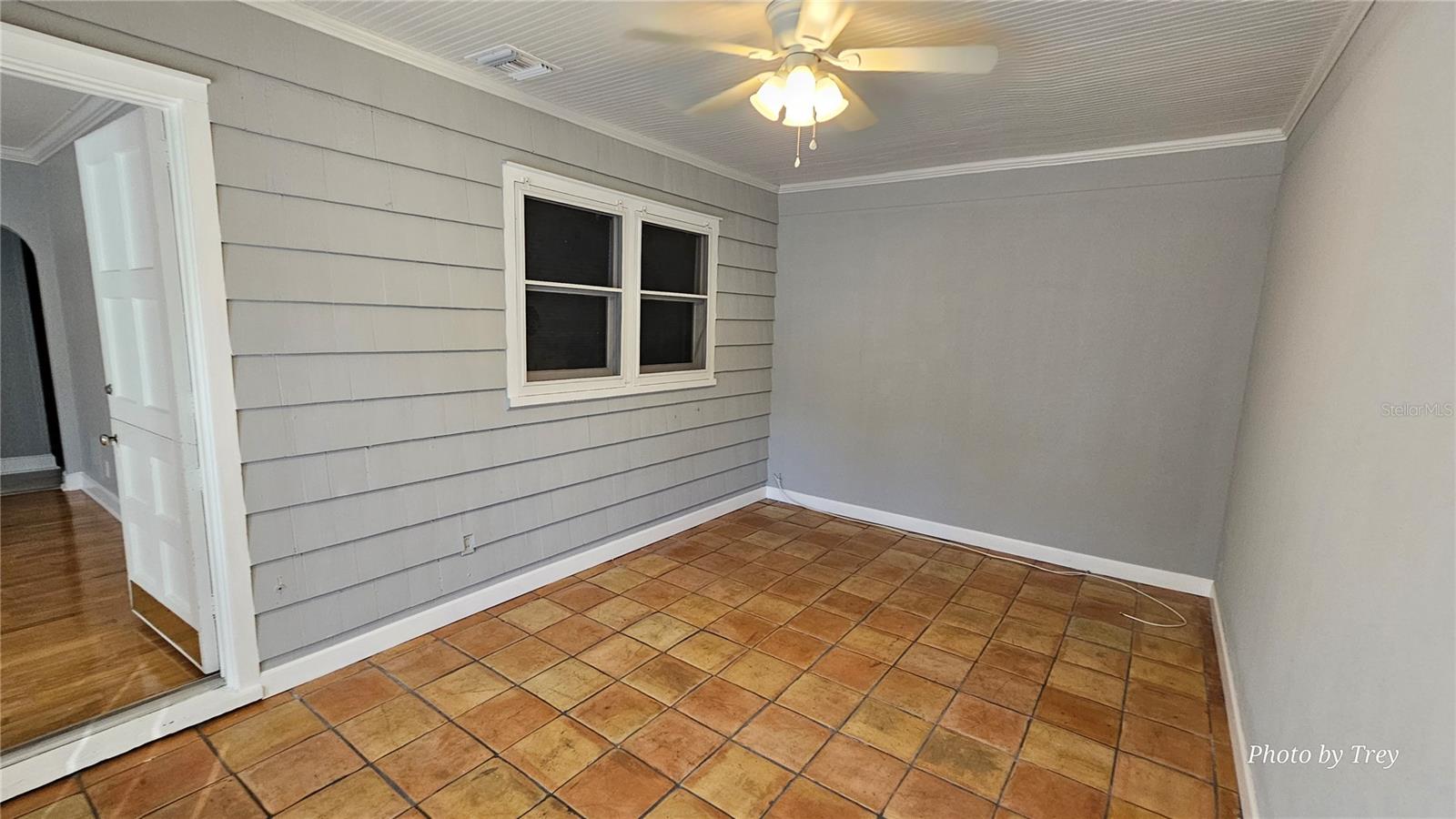 Image 3 of 21 For 810 Lakeshore Drive