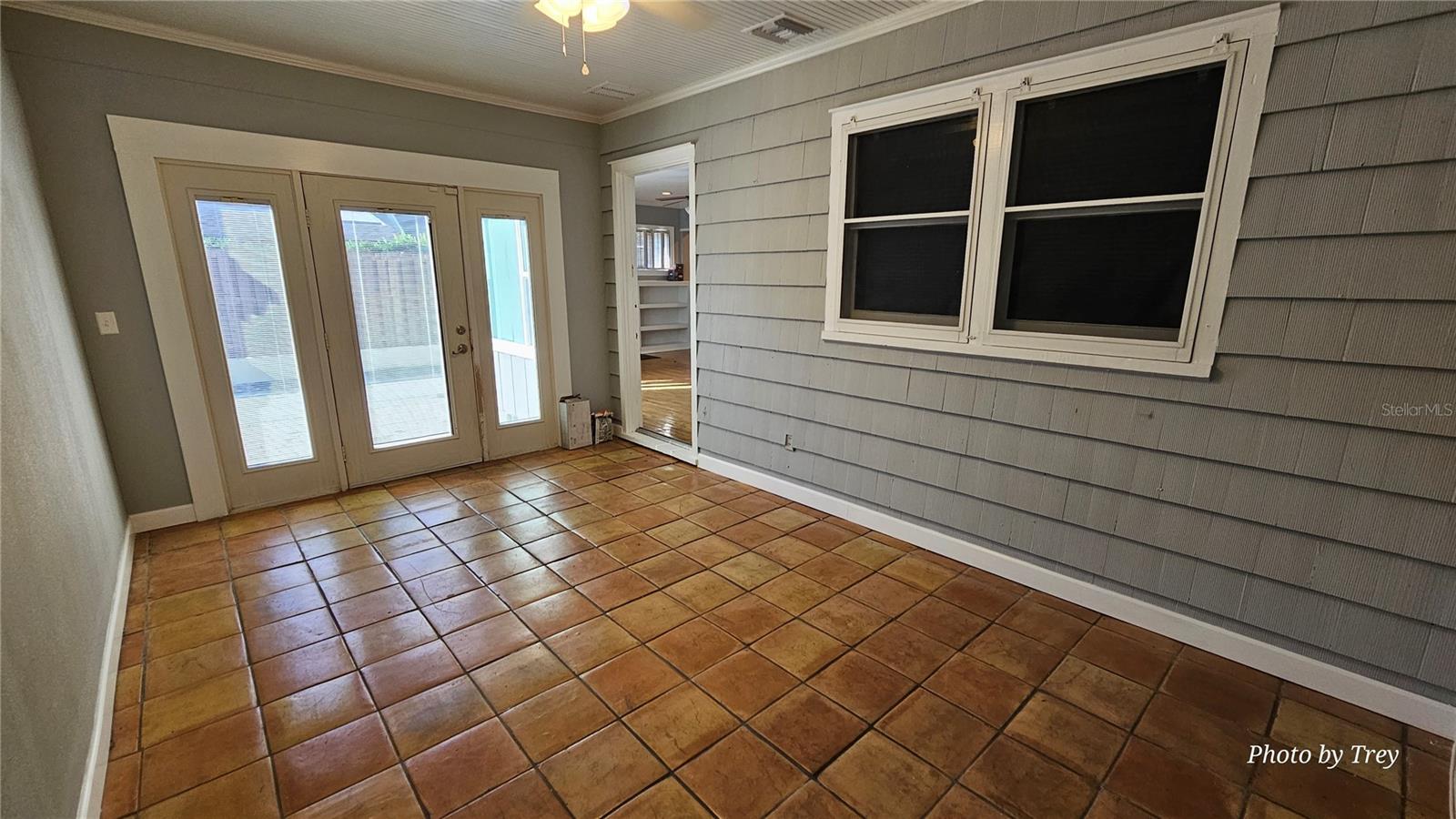 Image 4 of 21 For 810 Lakeshore Drive