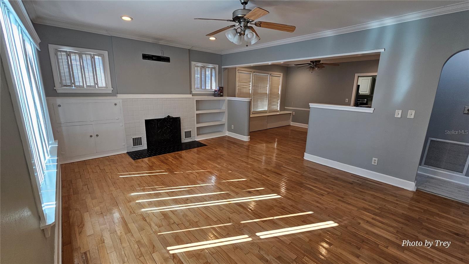 Image 5 of 21 For 810 Lakeshore Drive