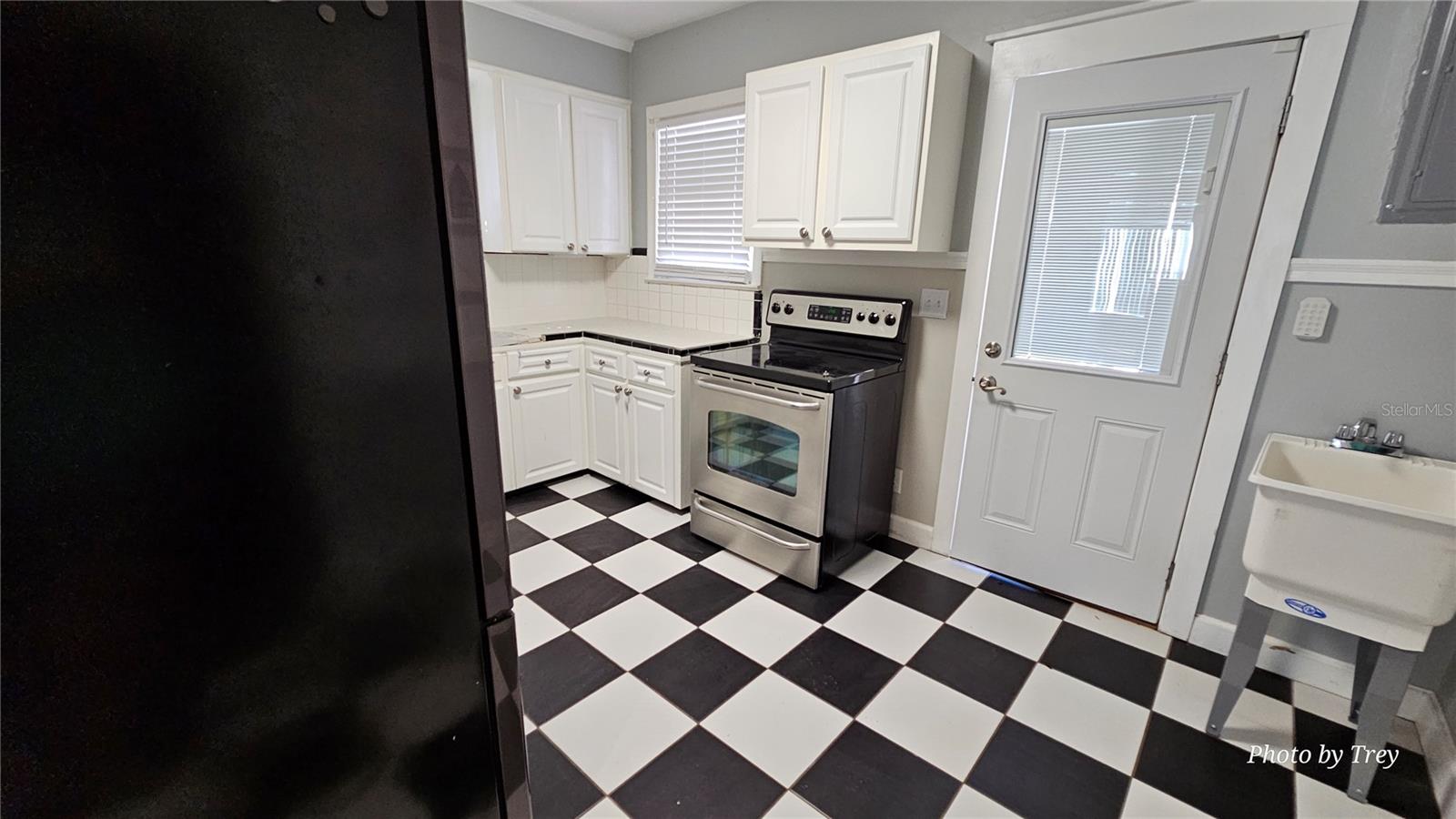 Image 8 of 21 For 810 Lakeshore Drive