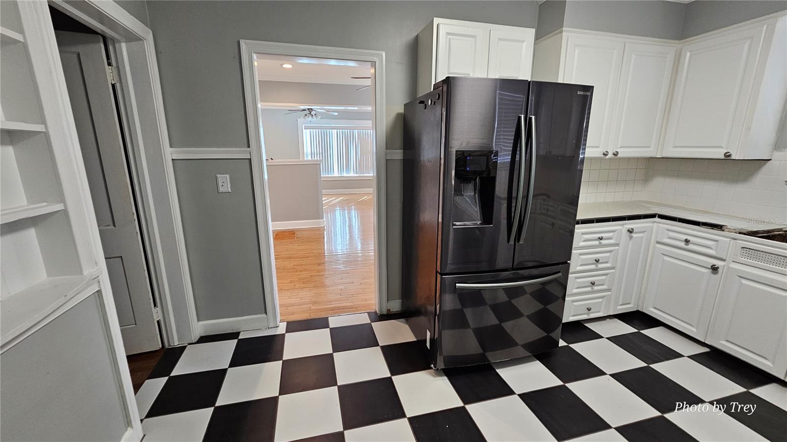 Image 9 of 21 For 810 Lakeshore Drive