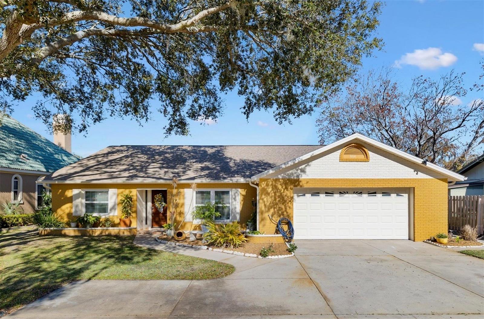 Details for 804 Shore Drive, LEESBURG, FL 34748