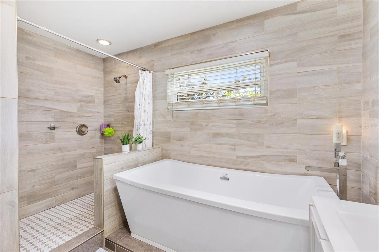 Image 17 of 45 For 804 Shore Drive