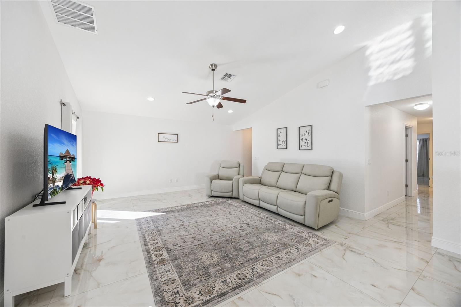 Image 7 of 35 For 2015 Orange Avenue