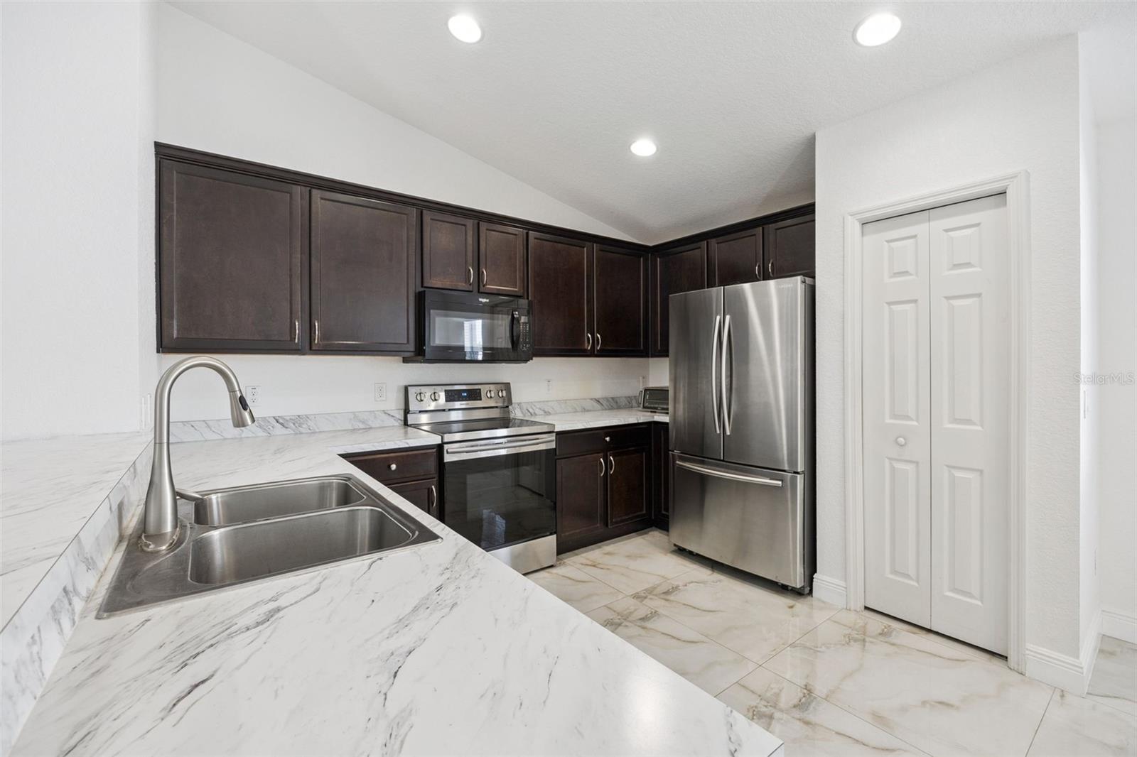 Image 9 of 35 For 2015 Orange Avenue