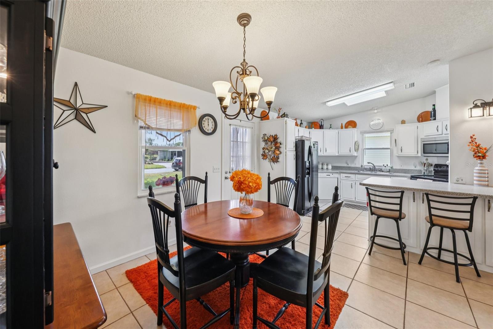 Image 10 of 52 For 721 Heathrow Avenue