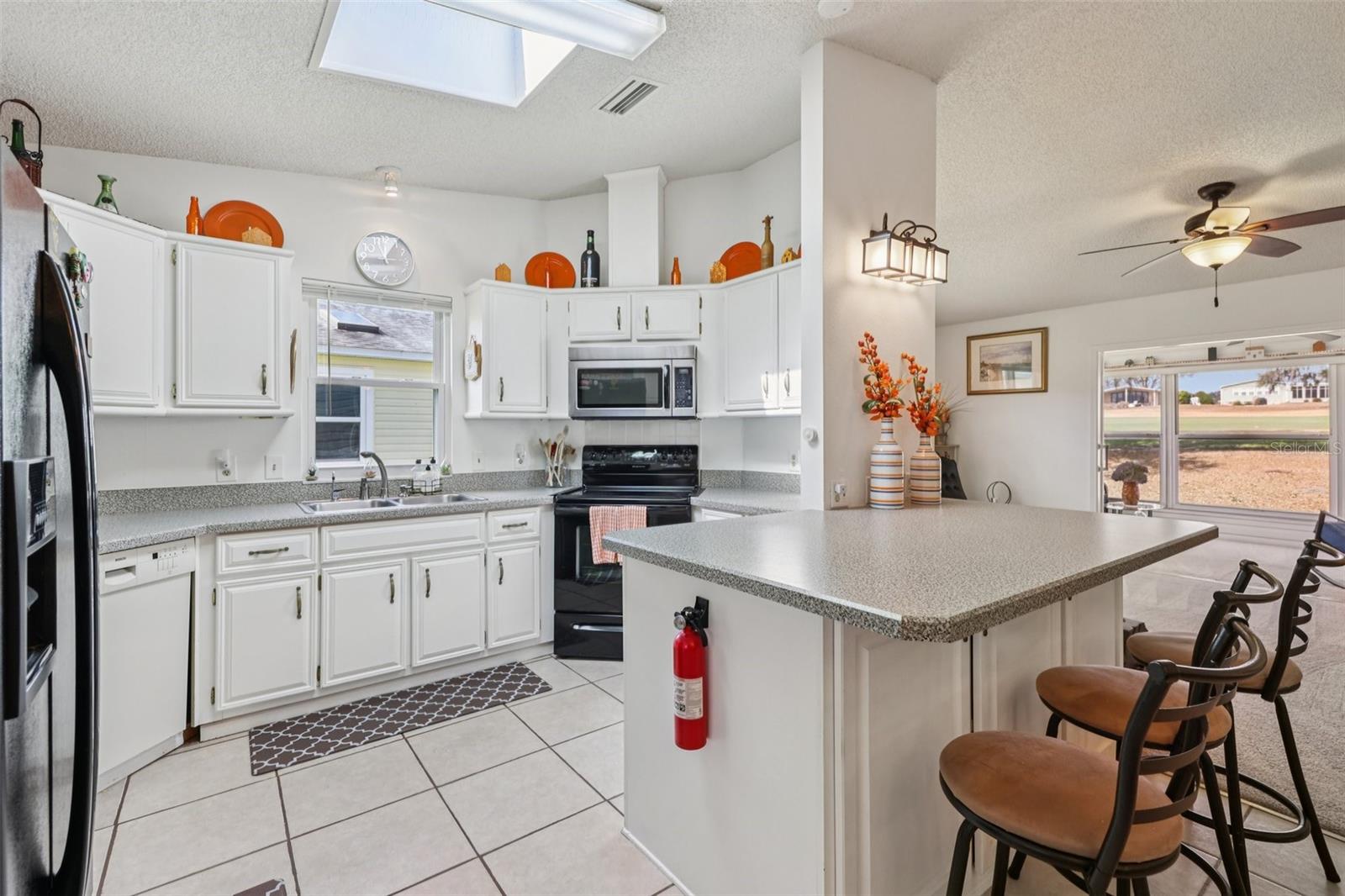 Image 11 of 52 For 721 Heathrow Avenue