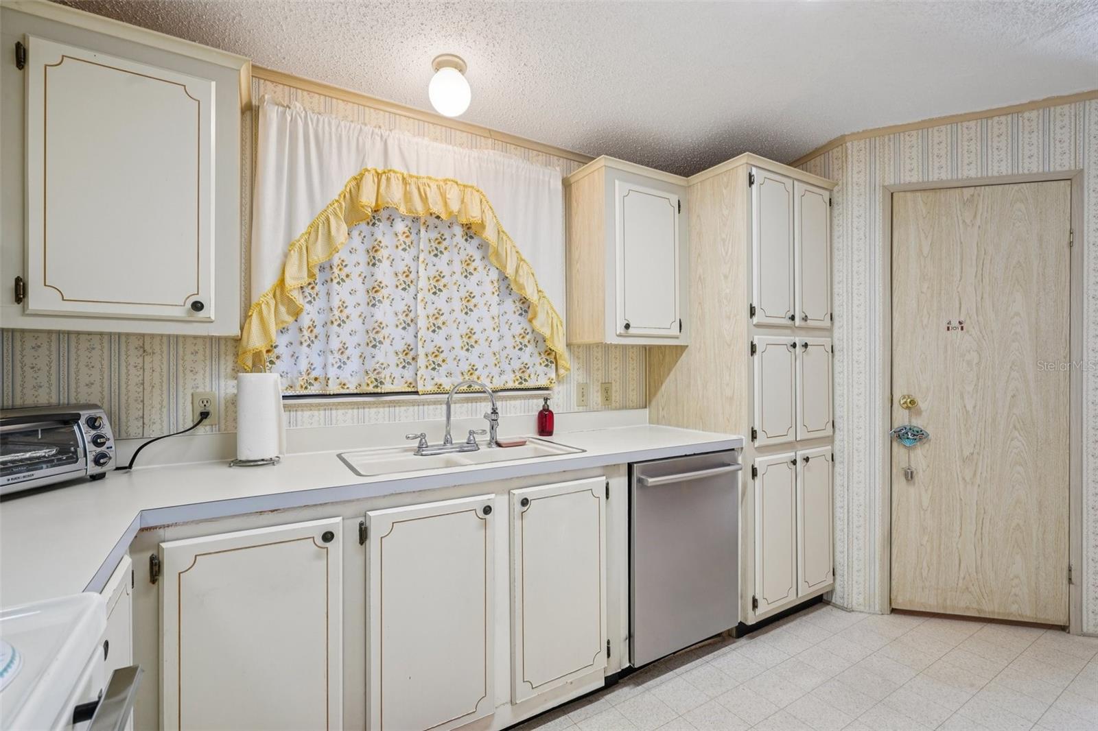 Image 10 of 29 For 8625 Silver Trail