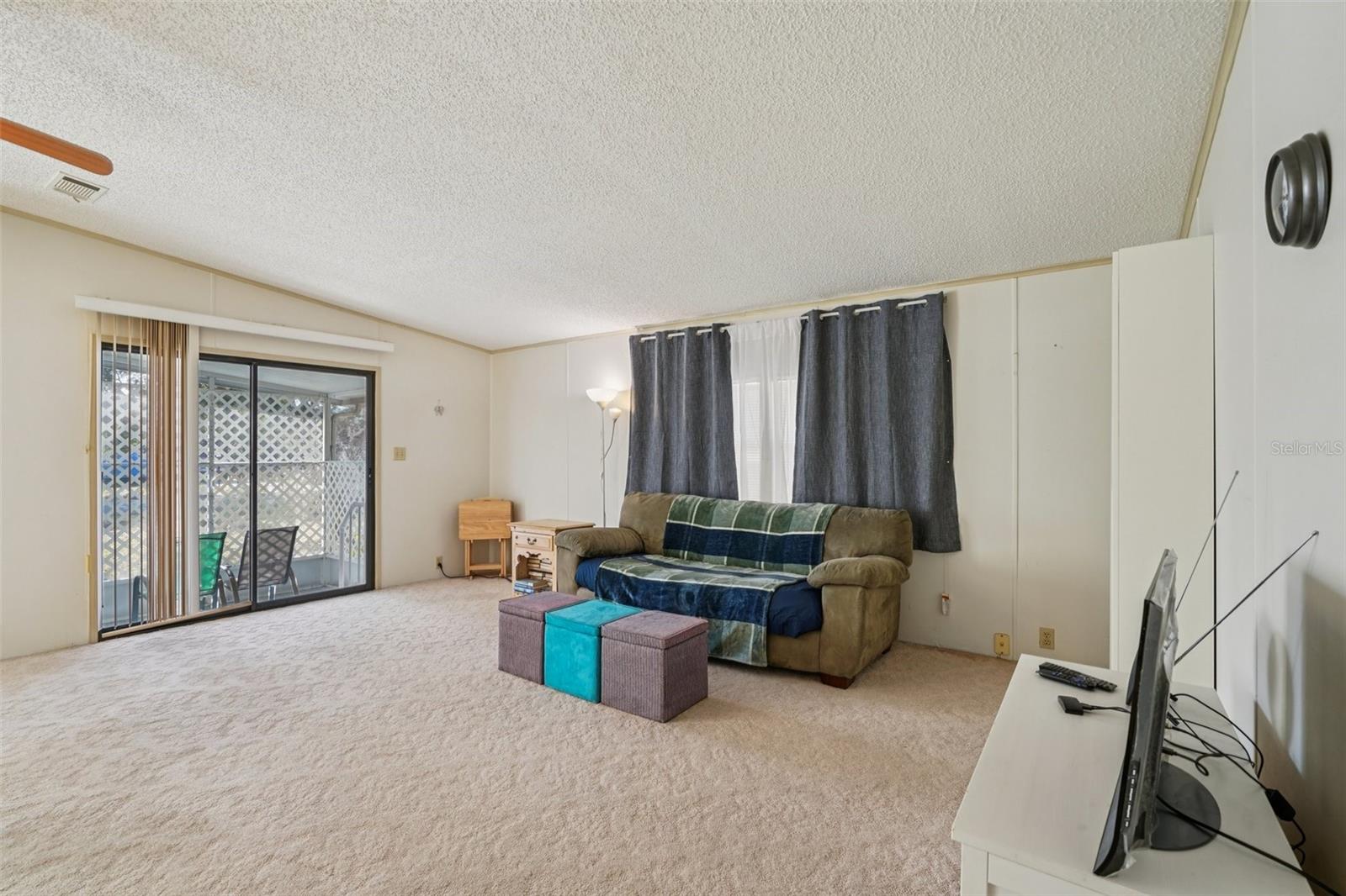 Image 13 of 29 For 8625 Silver Trail