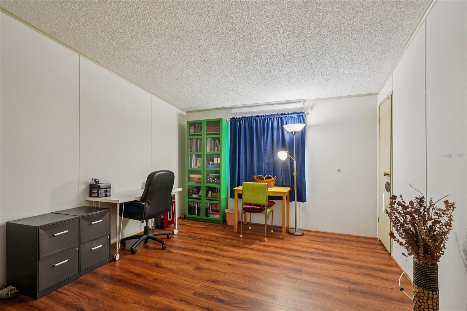 Image 17 of 29 For 8625 Silver Trail