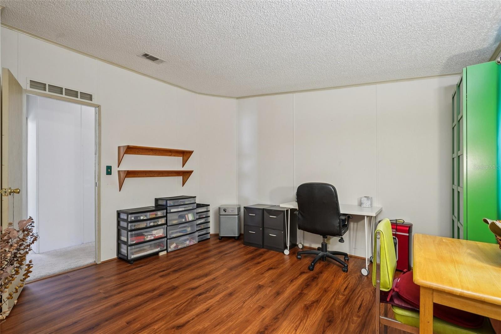 Image 18 of 29 For 8625 Silver Trail