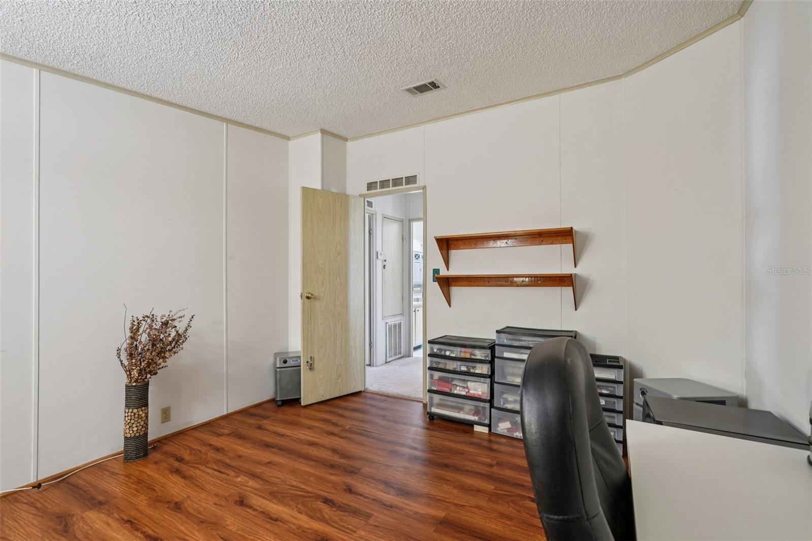 Image 19 of 29 For 8625 Silver Trail