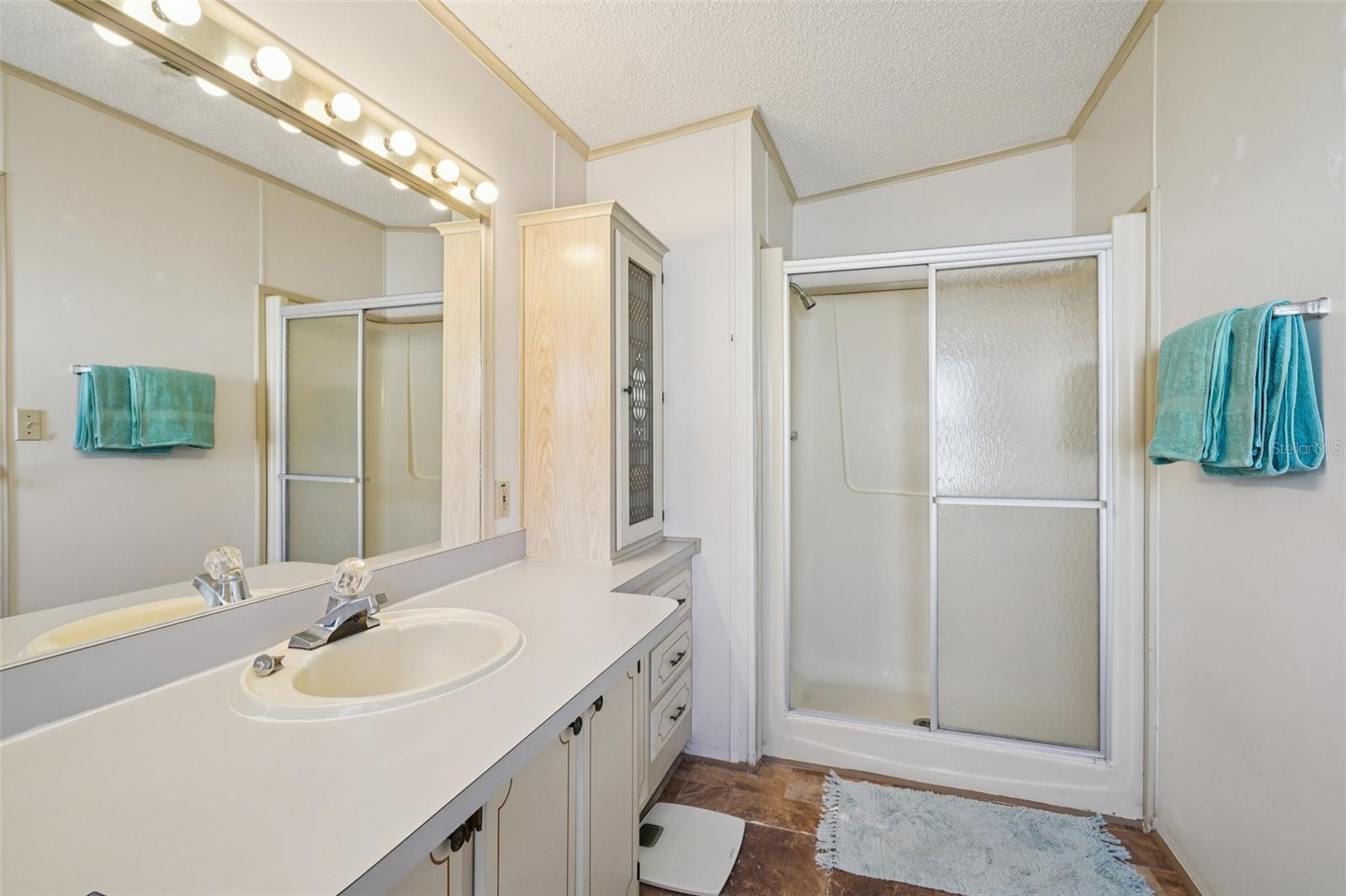 Image 23 of 29 For 8625 Silver Trail