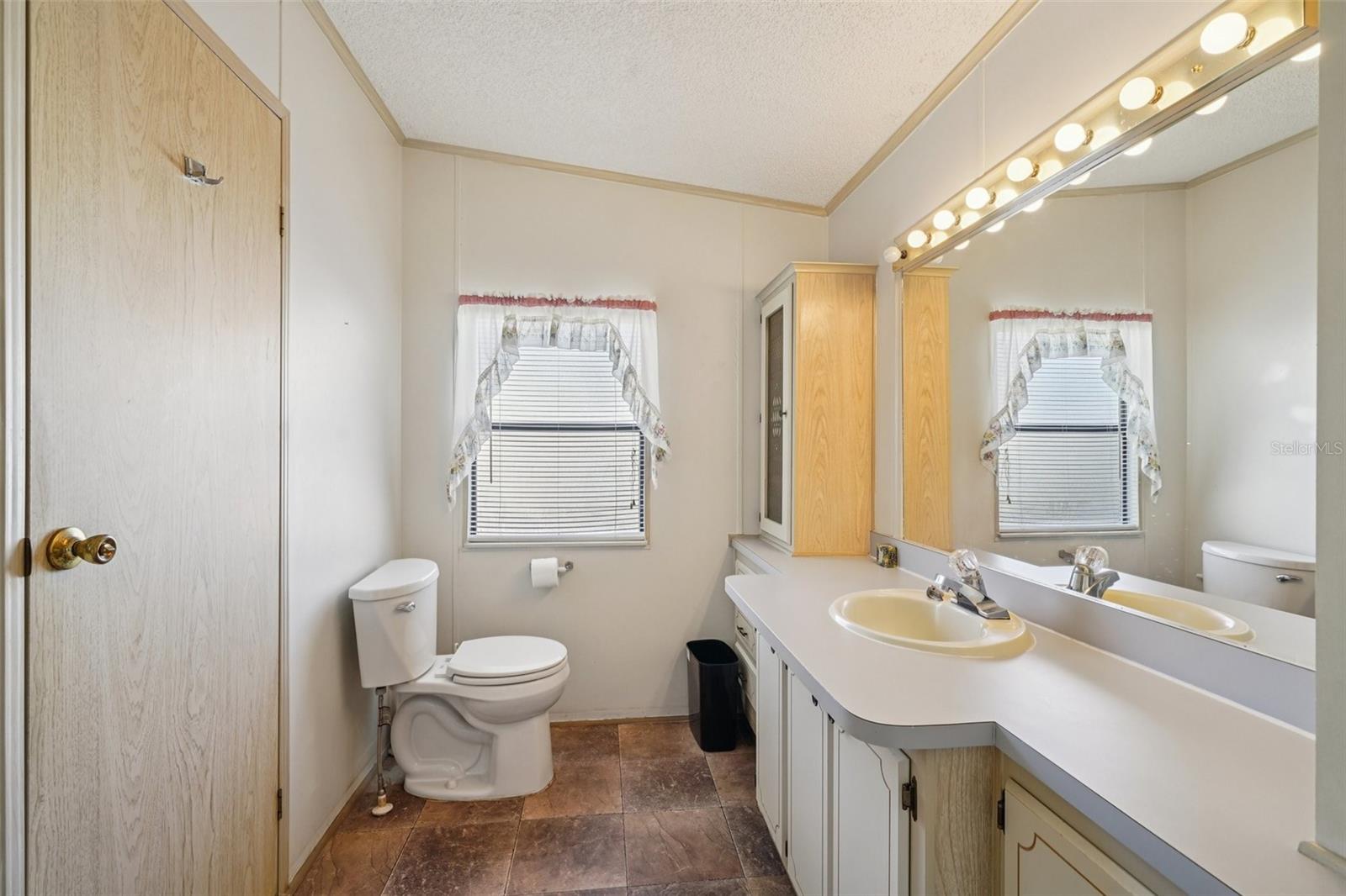 Image 24 of 29 For 8625 Silver Trail