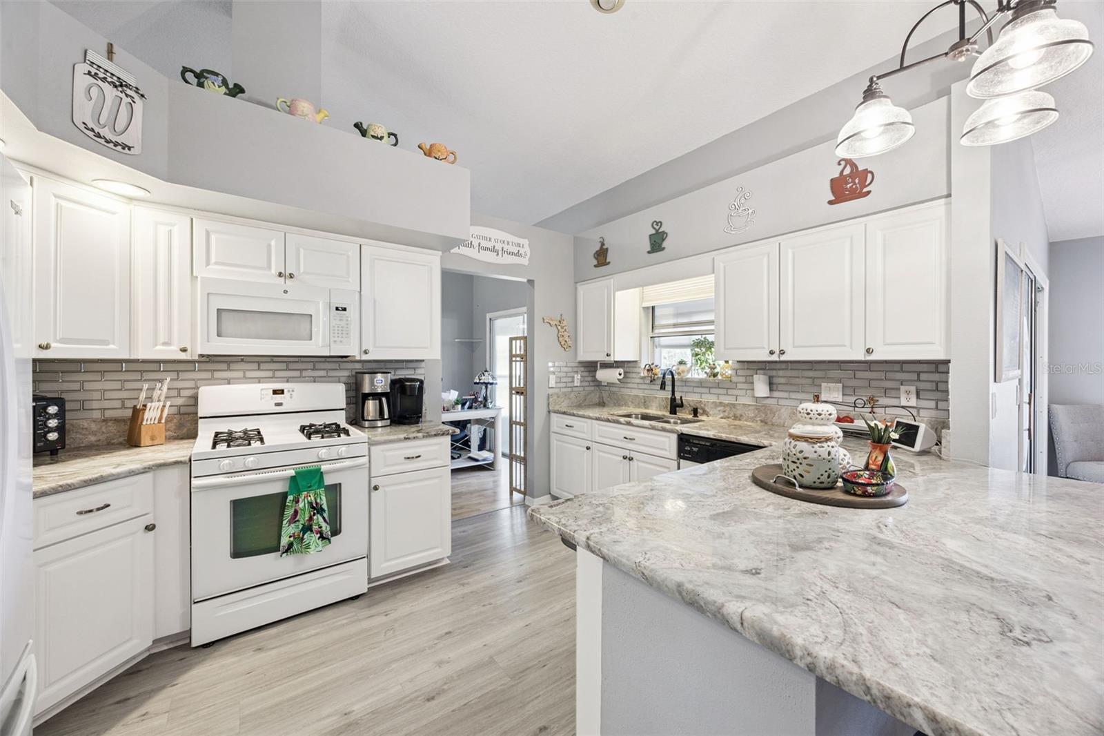 Image 13 of 92 For 5636 Laver Street