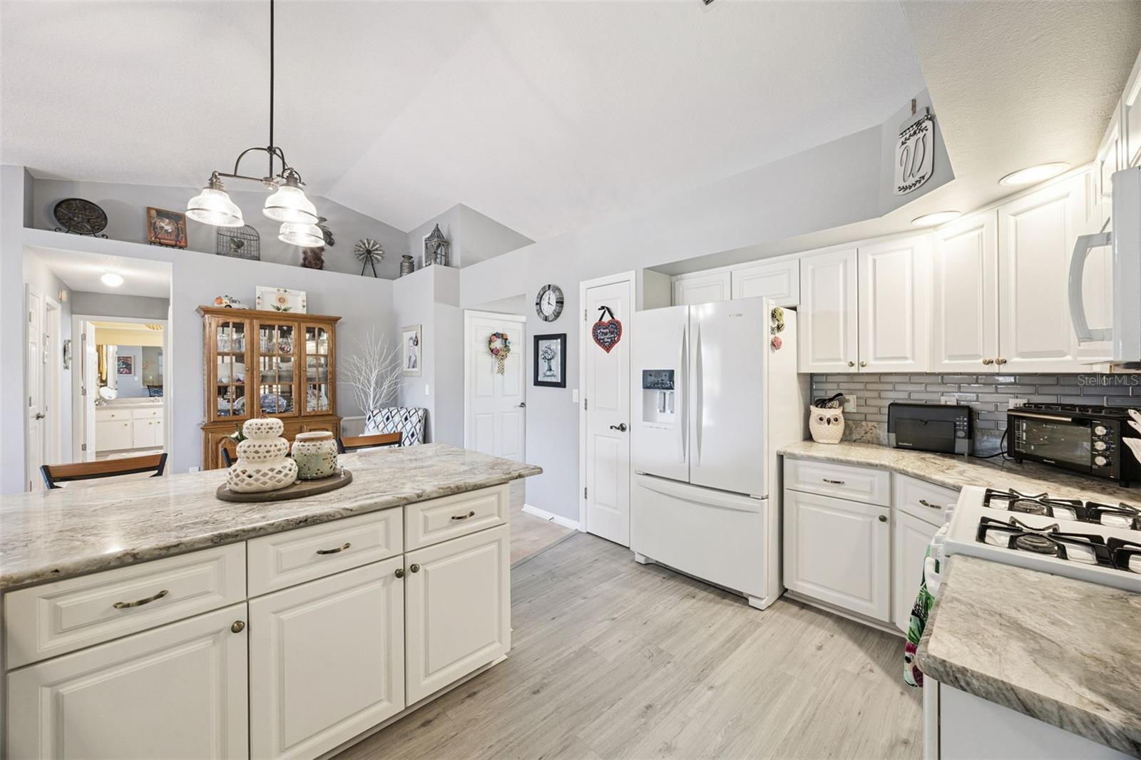 Image 14 of 92 For 5636 Laver Street