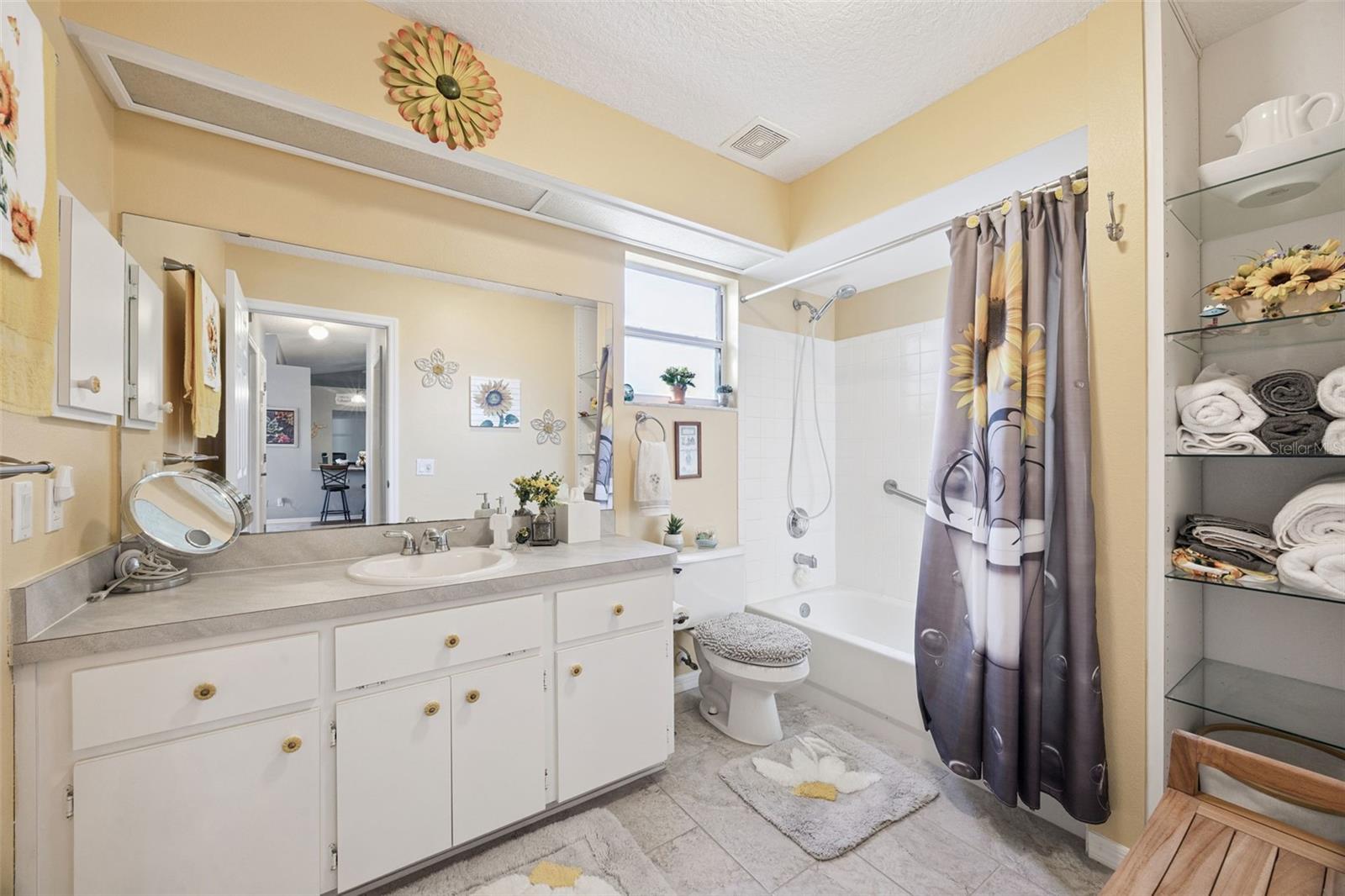 Image 27 of 92 For 5636 Laver Street