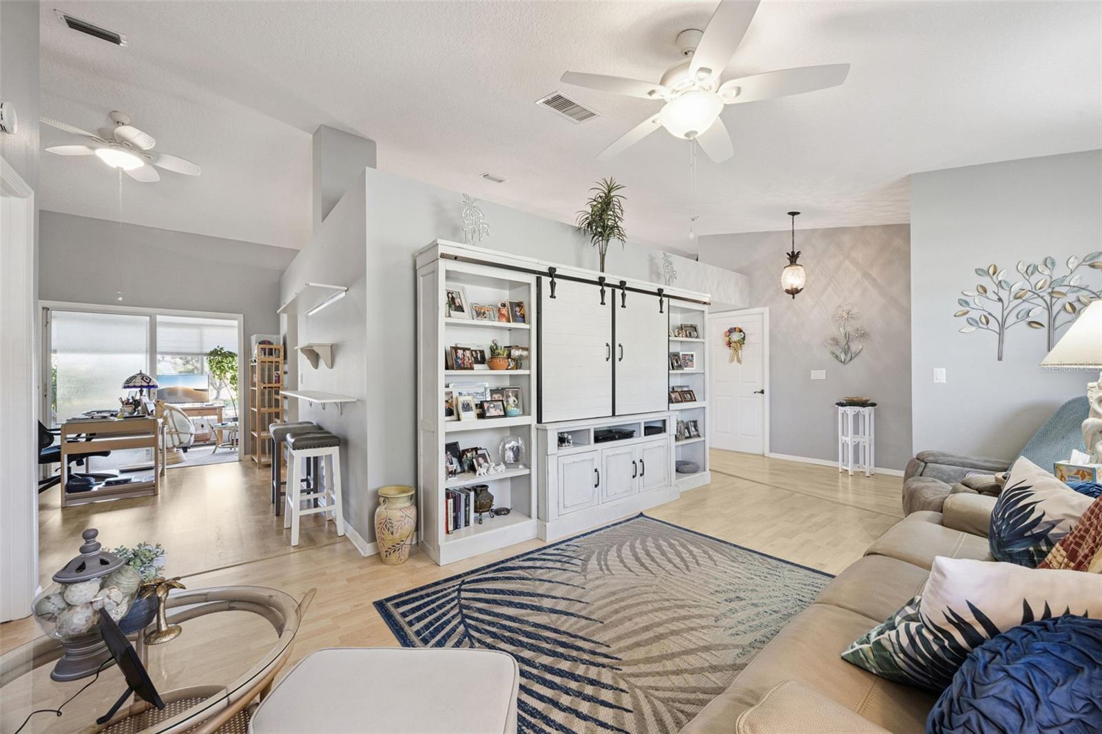 Image 7 of 92 For 5636 Laver Street