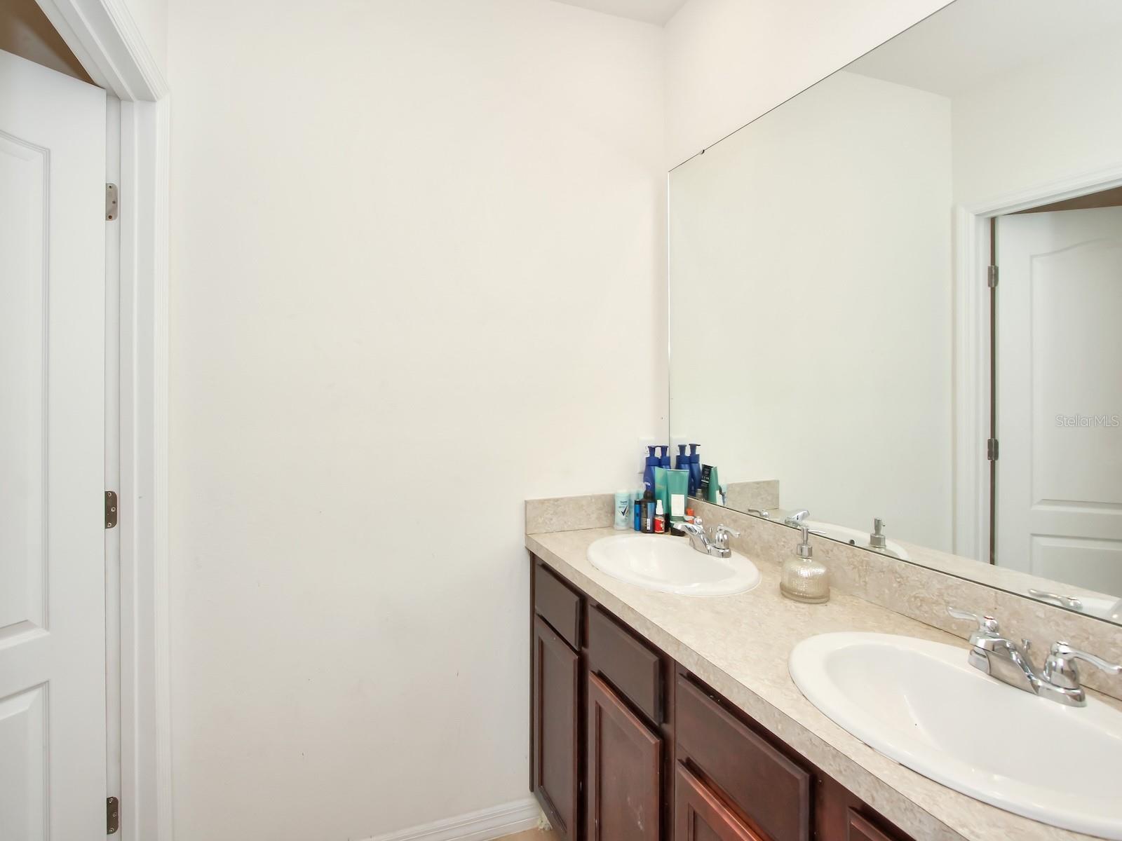 Image 19 of 26 For 714 Auburn Grove Court