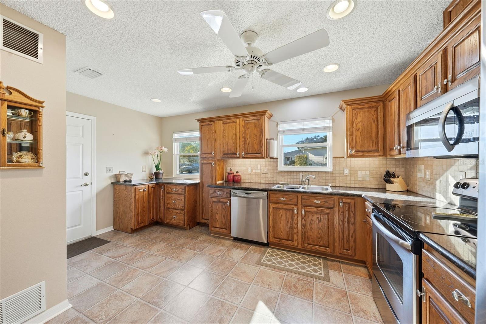 Image 15 of 51 For 1145 Meadowbend Drive