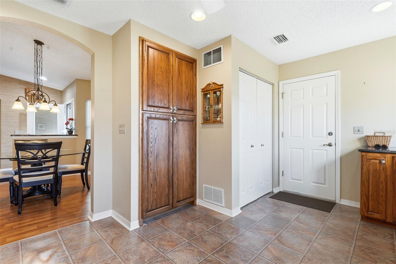 Image 18 of 51 For 1145 Meadowbend Drive