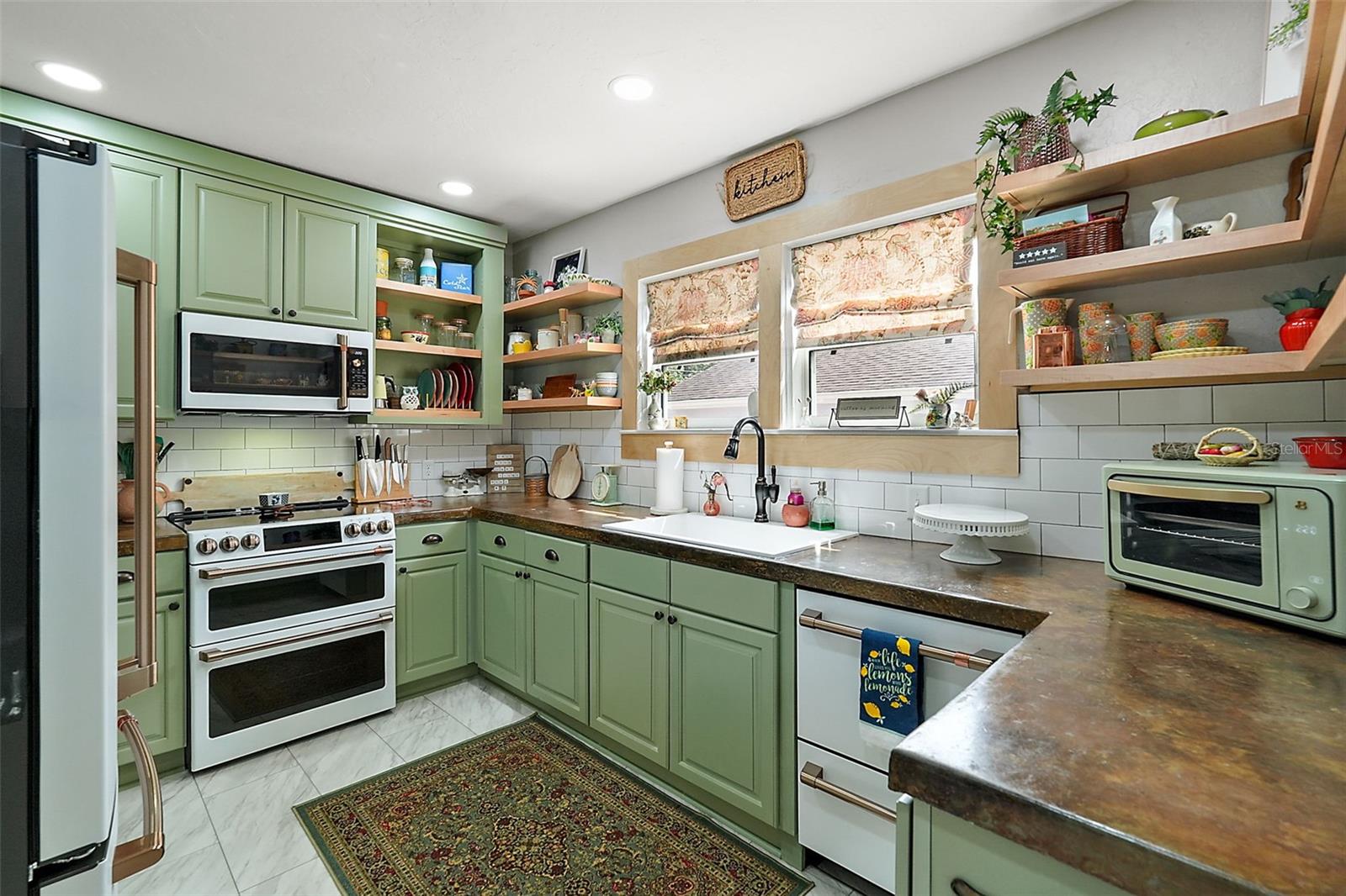 Image 11 of 45 For 831 Grandview Street