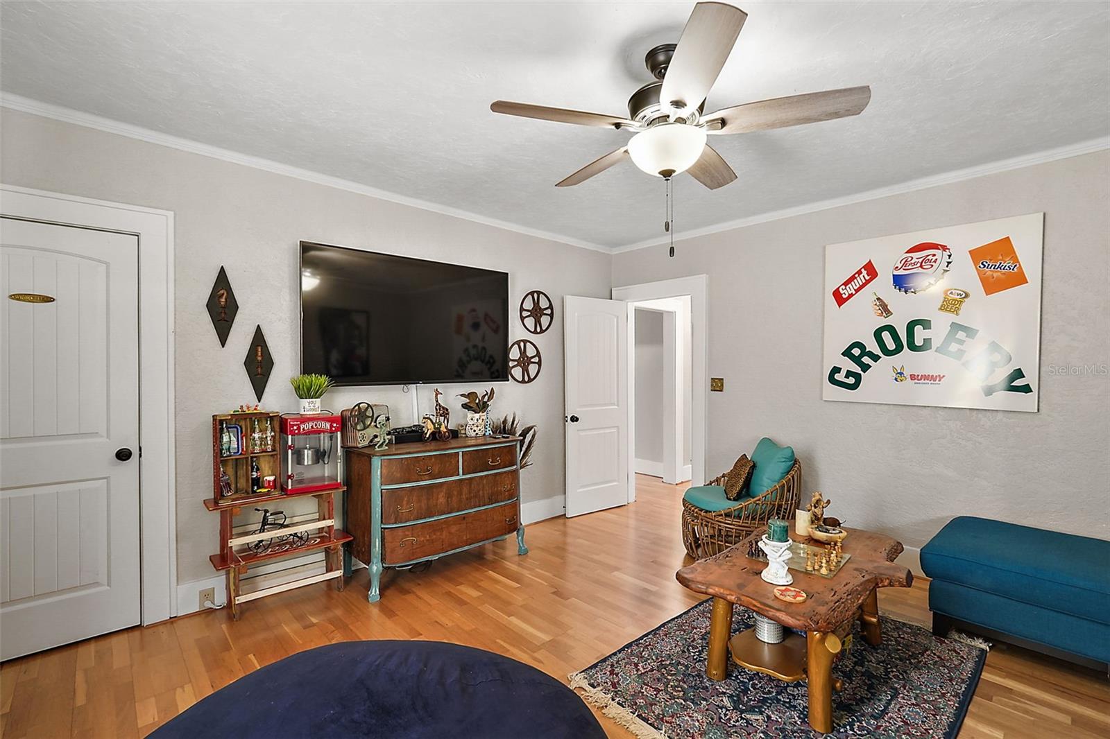 Image 17 of 45 For 831 Grandview Street