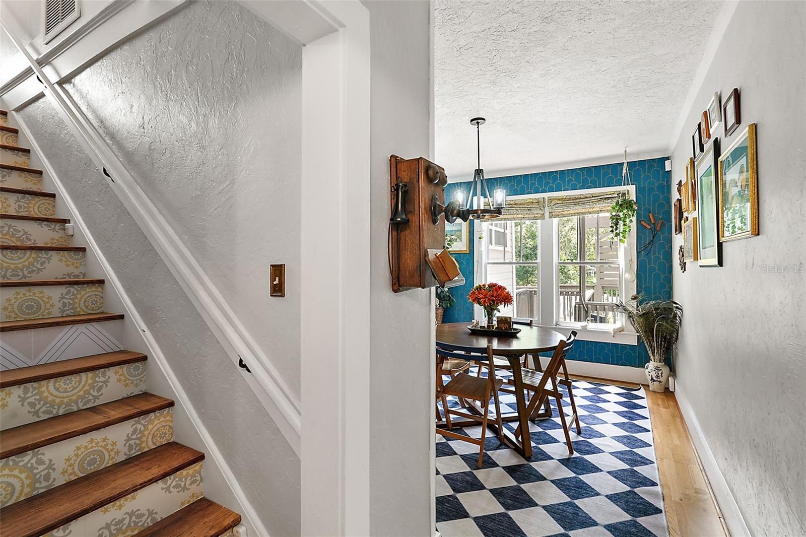 Image 23 of 45 For 831 Grandview Street