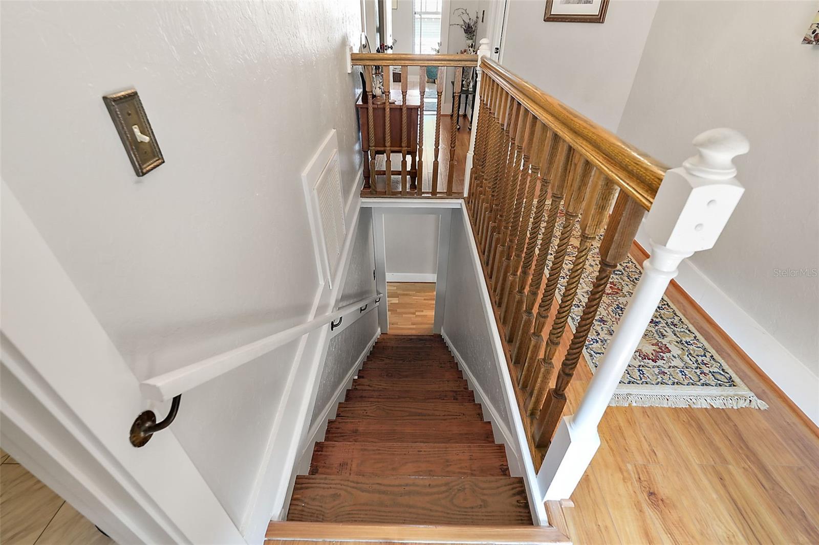 Image 24 of 45 For 831 Grandview Street