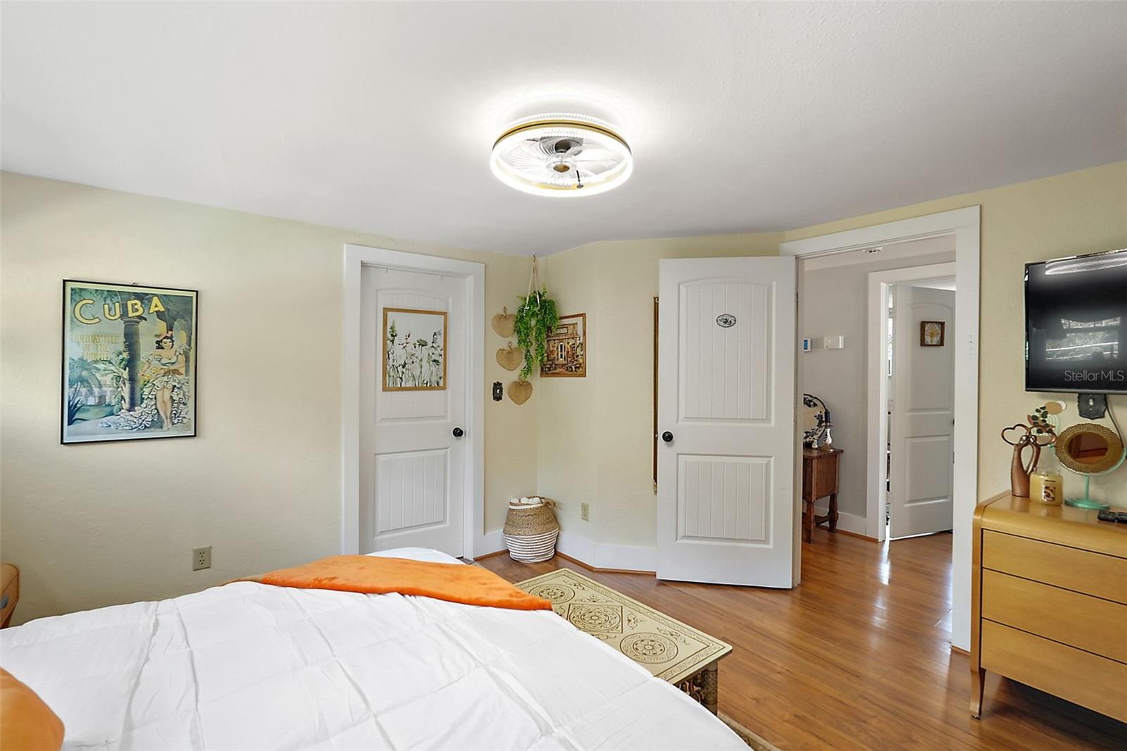 Image 27 of 45 For 831 Grandview Street