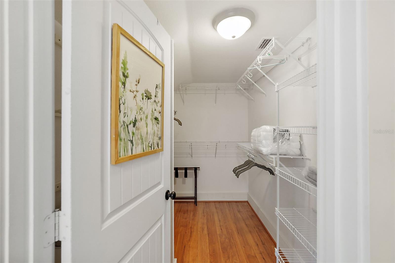 Image 28 of 45 For 831 Grandview Street