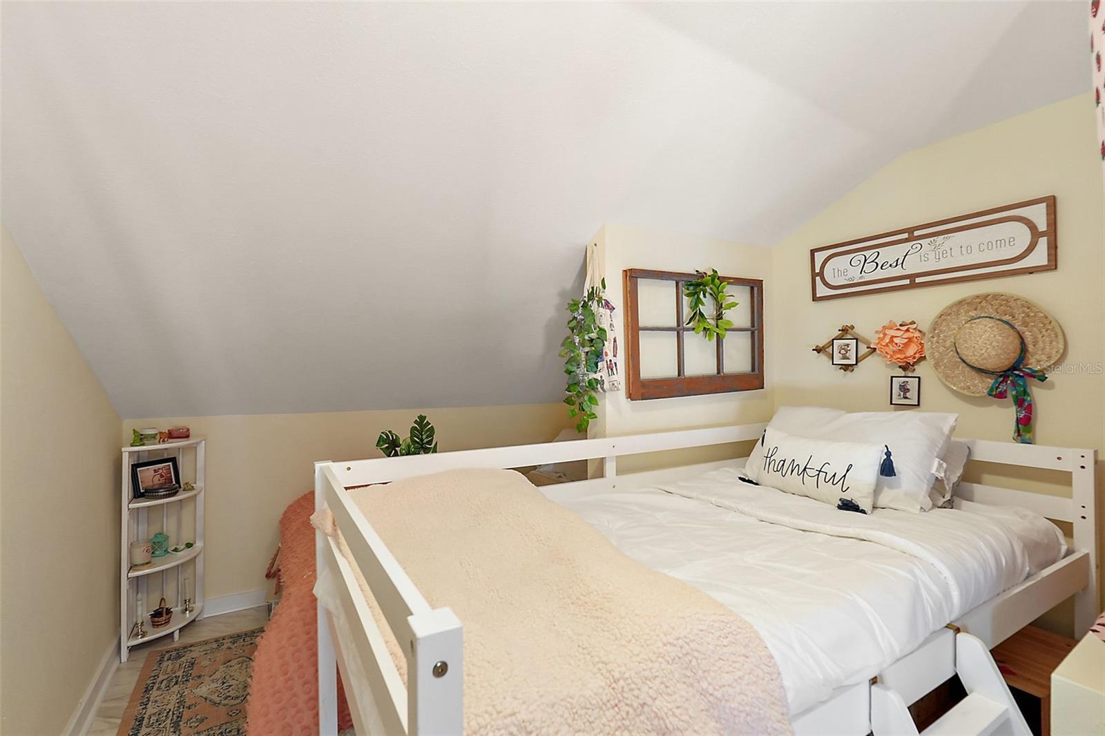 Image 30 of 45 For 831 Grandview Street