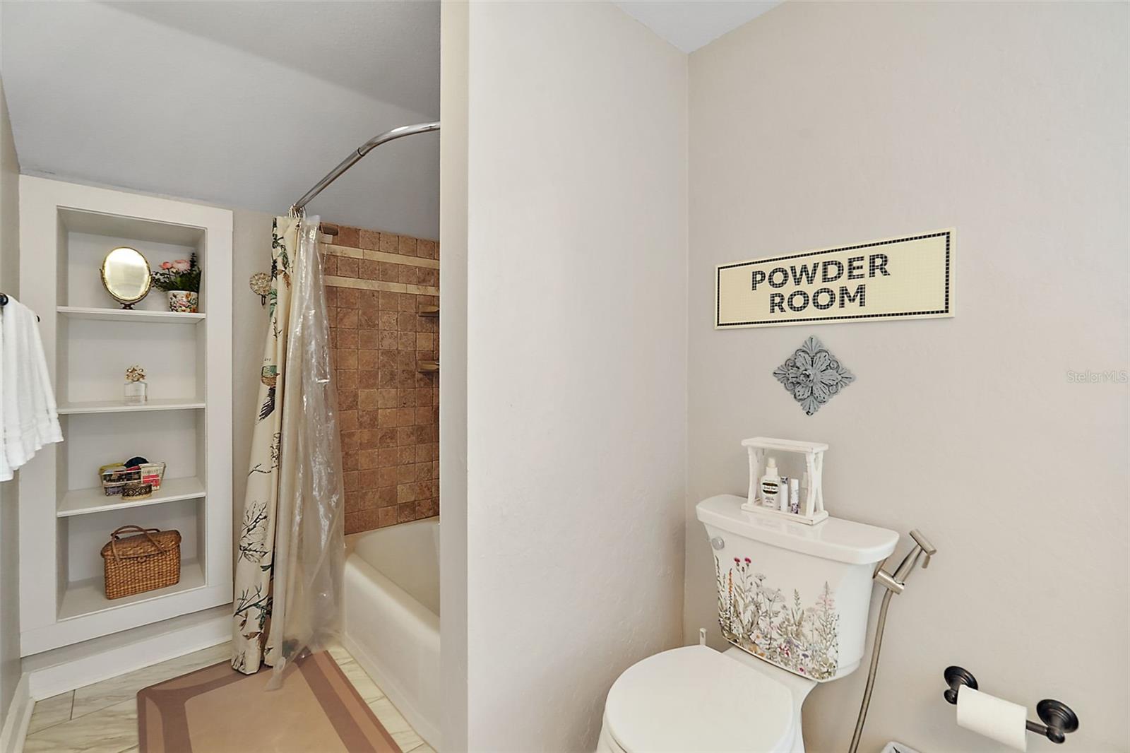 Image 32 of 45 For 831 Grandview Street