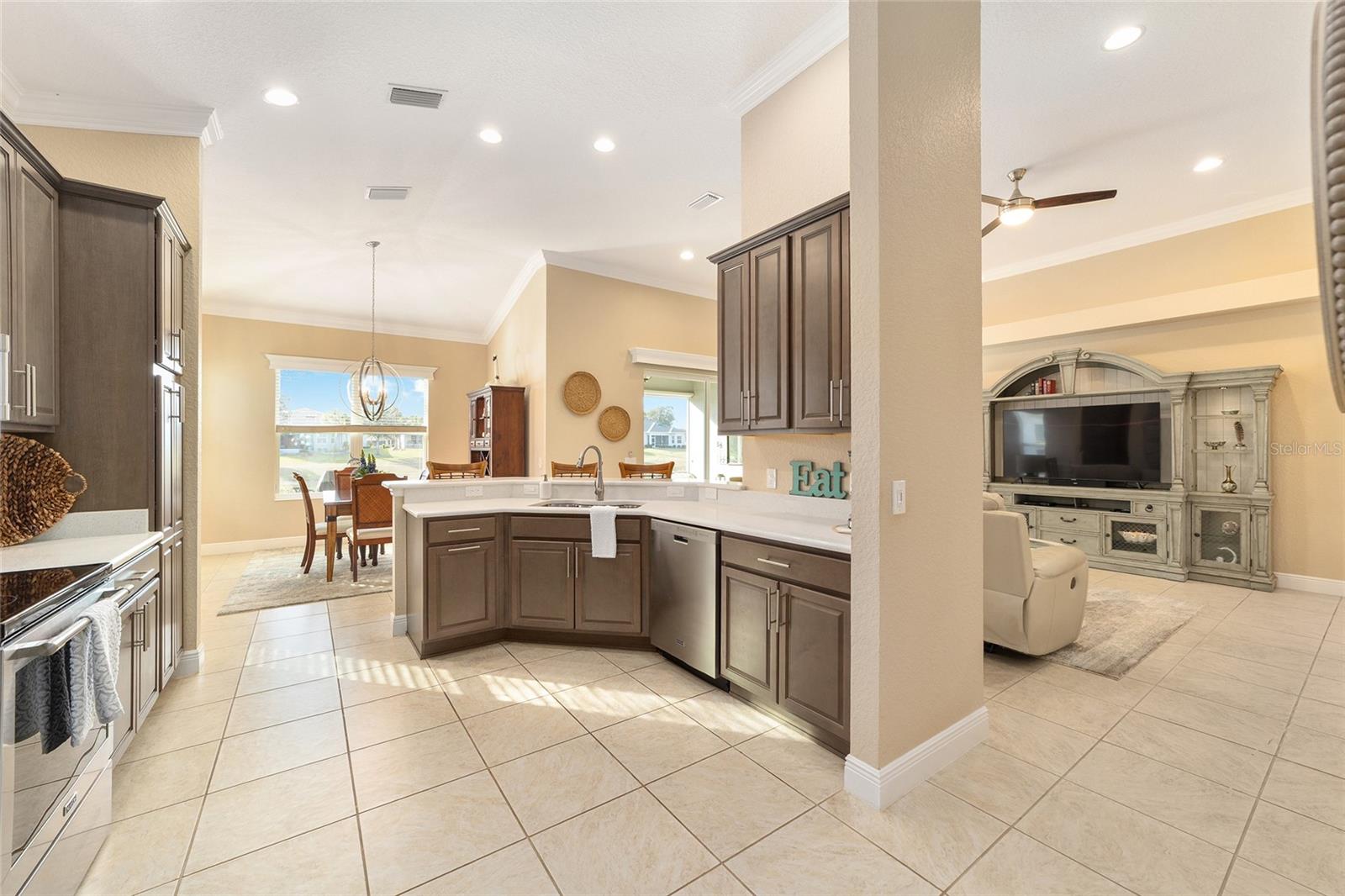 Image 16 of 46 For 10161 Julia Isles Avenue